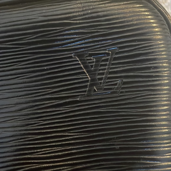 Authentic Louis Vuitton Epi briefcase - Picture 3 of 11